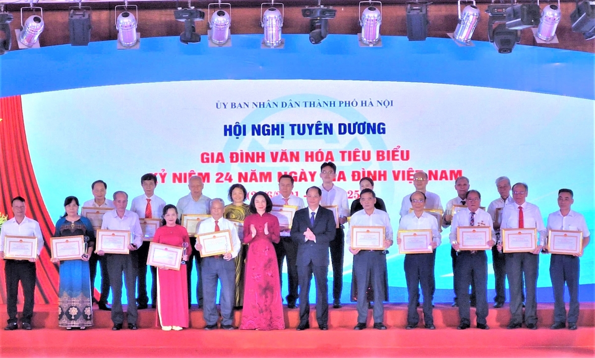 UBND TP Hà Nội tặng Bằng khen tôn vinh các Gia đình văn hóa tiêu biểu Thủ đô năm 2025