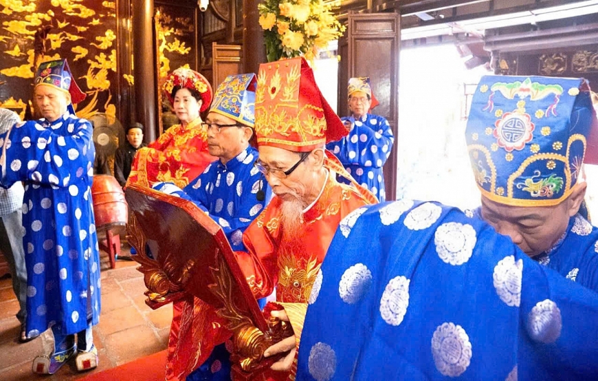                    Đọc văn trong ngày Lễ hội. Ảnh : Ban quản lý di tích.