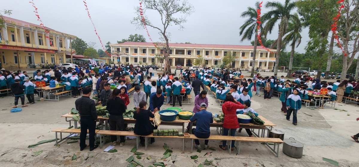 Chương trình “Bánh chưng xanh – Tết nhân ái” tại trường THCS Phú Hải Toại