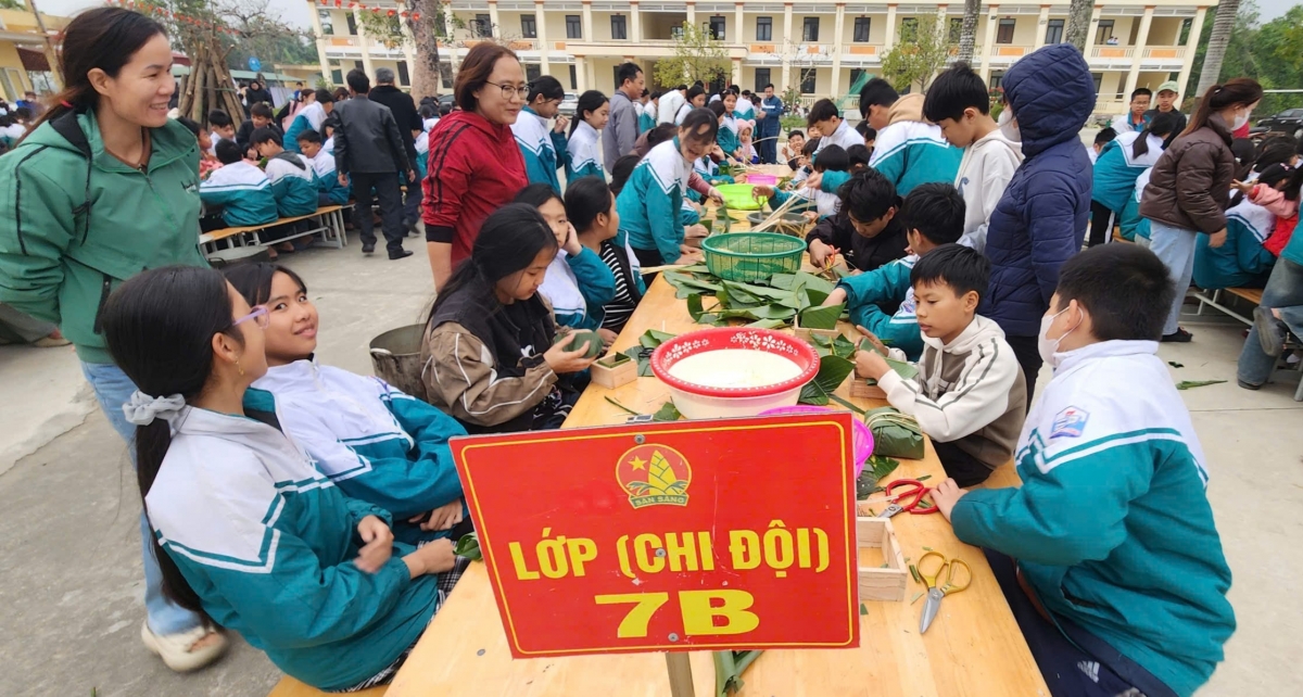 Chương trình “Bánh chưng xanh – Tết nhân ái” tại trường THCS Phú Hải Toại