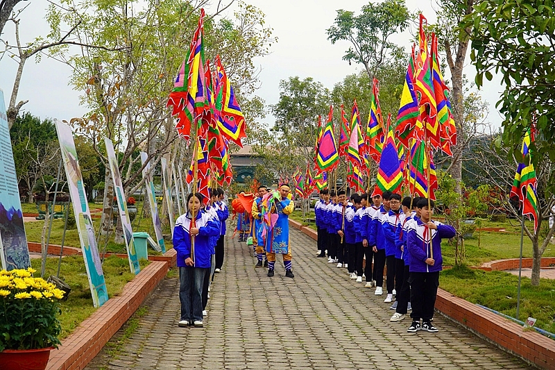 Tái hiện lễ thượng nêu, thi rung chuông vàng tại Di sản Thành nhà Hồ