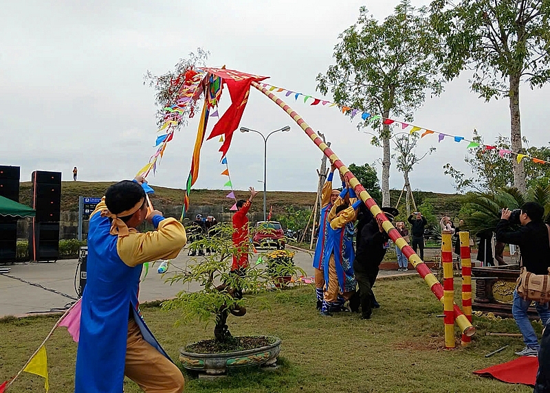 Tái hiện lễ thượng nêu, thi rung chuông vàng tại Di sản Thành nhà Hồ