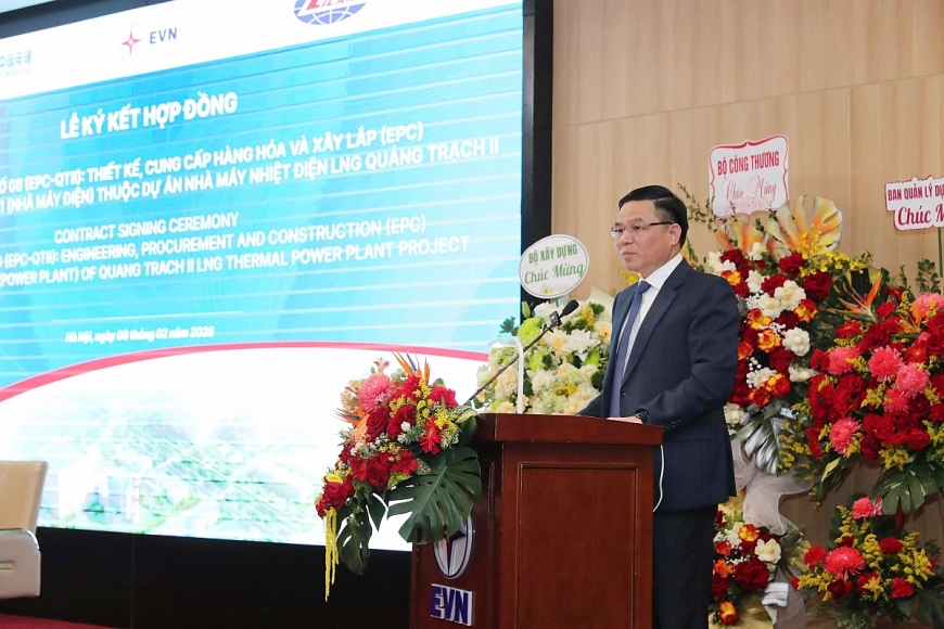 Đồng chí Lê Mạnh Hùng - Ủy viên BCH Trung ương Đảng - Quyền Bộ trưởng Bộ Công Thương phát biểu tại Lễ ký kết Hợp đồng cho Dự án Nhà máy Nhiệt điện LNG Quảng Trạch II.