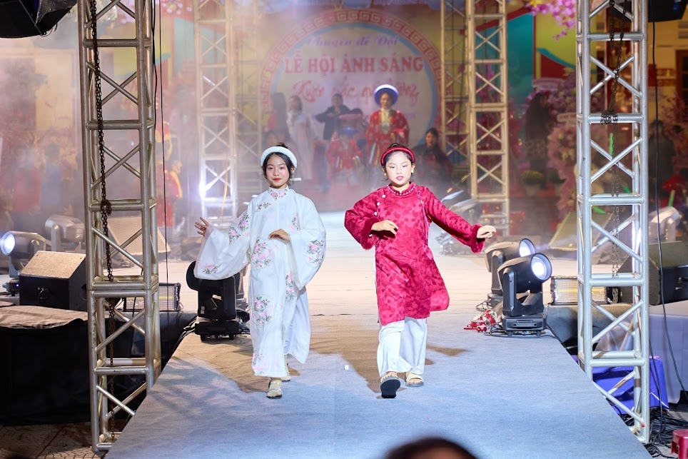 Lan tỏa giá trị văn hóa qua chuyên đề “Lễ hội ánh sáng – Xuân sắc quê hương”