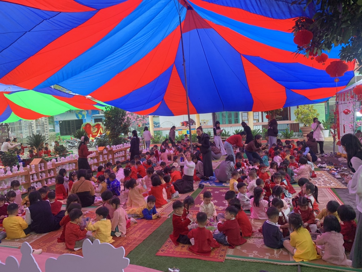 Trường Mầm non Sao Sáng: Giáo dục văn hóa truyền thống cho trẻ qua hoạt động trải nghiệm “Chợ Tết”