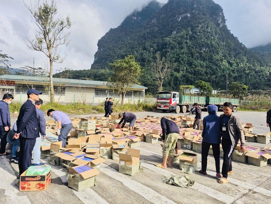 vụ buôn lậu trị giá hơn 9 tỷ đồng qua cửa khẩu Cha Lo.