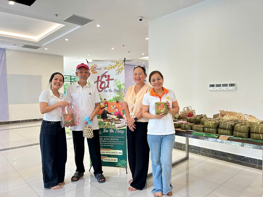 Trong ba ngày tất bật, 300 chiếc bánh chưng đã được hoàn thành. Đó không chỉ là những phần quà nghĩa tình mà còn là kết tinh của sự sẻ chia, gắn kết giữa cộng đồng cư dân nơi khu đô thị hiện đại