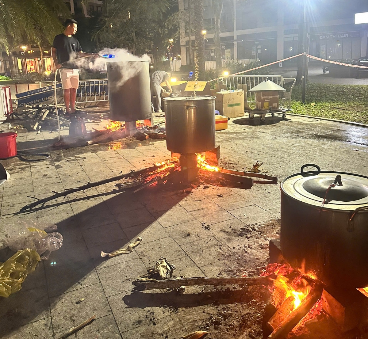 Sum vầy gói bánh chưng tại Vinhomes Grand Park