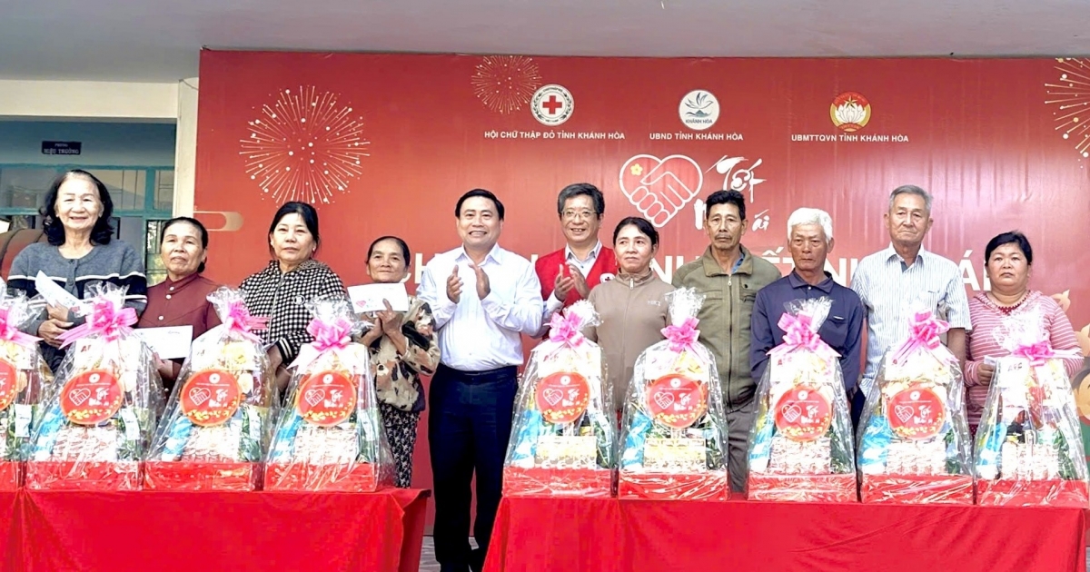 Tặng quà hộ nghèo và NCT hoàn cảnh khó khăn tỉnh Khánh Hòa nhân dịp Xuân mới Bính Ngọ 2026