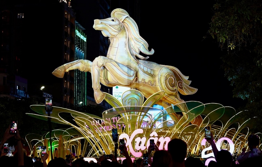 Đường hoa Nguyễn Huệ Tết Bính Ngọ 2026 tiếp tục khẳng định vai trò là điểm đến văn hóa - du lịch đặc trưng của TP. Hồ Chí Minh