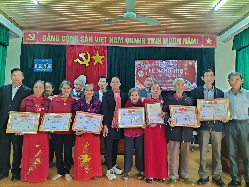 Hà Tĩnh mừng thọ cho hơn 26 nghìn người cao tuổi dịp đầu xuân Bính Ngọ