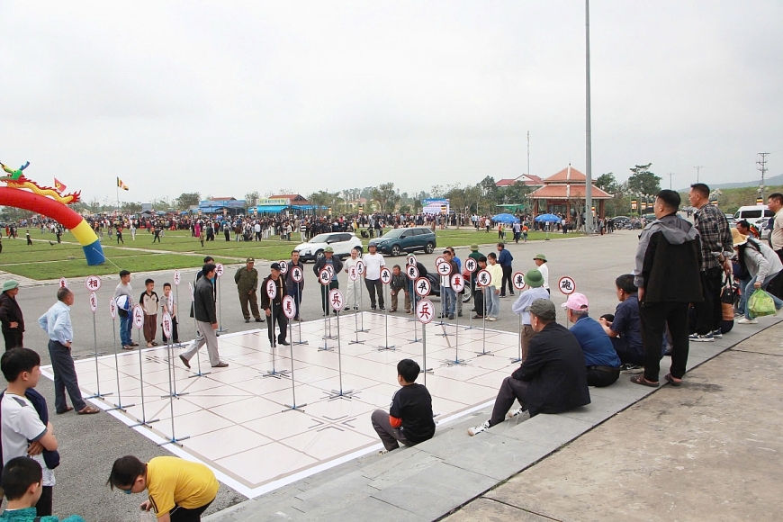 Các trò chơi dân gian tại lễ hội.