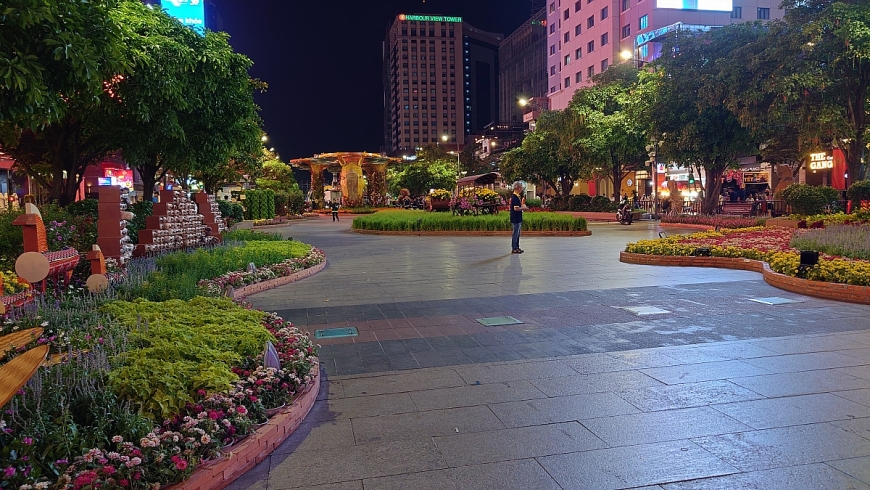 Điện trên Đường hoa Nguyễn Huệ đã tắt 