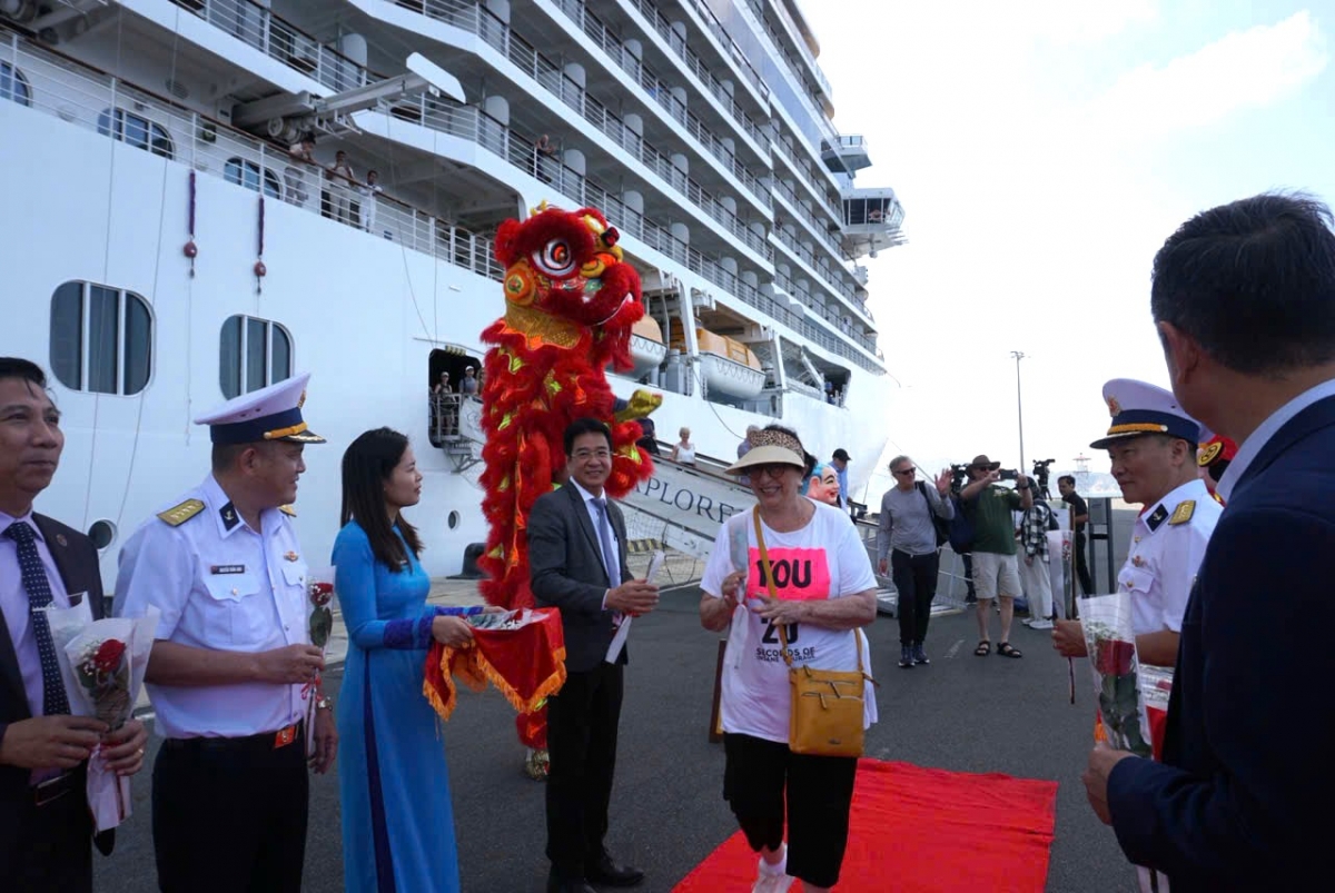 Du lịch tàu biển Khánh Hòa khởi sắc từ những ngày đầu xuân Bính Ngọ