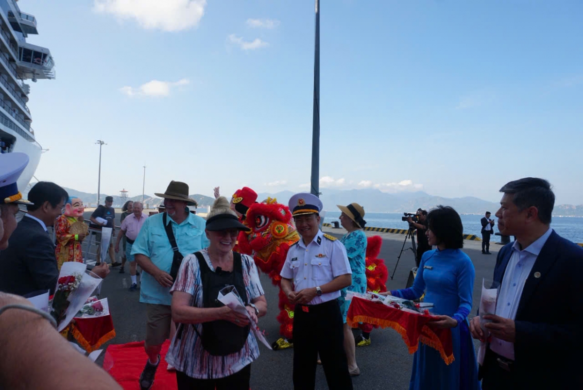 Du lịch tàu biển Khánh Hòa khởi sắc từ những ngày đầu xuân Bính Ngọ