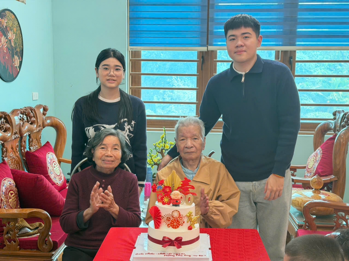 Các cháu, chắt về dự Lễ mừng thọ cụ tròn 90 tuổi