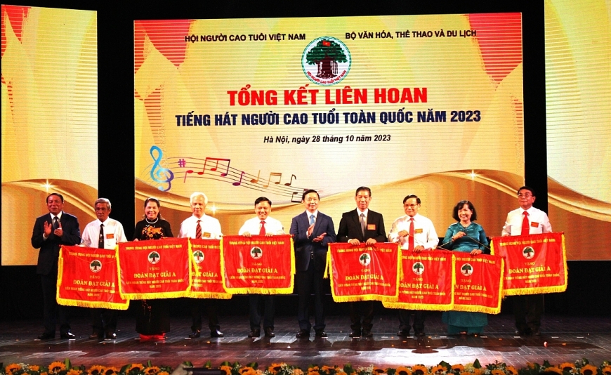 Người cao tuổi trao truyền hồn cốt dân tộc trong kỷ nguyên mới