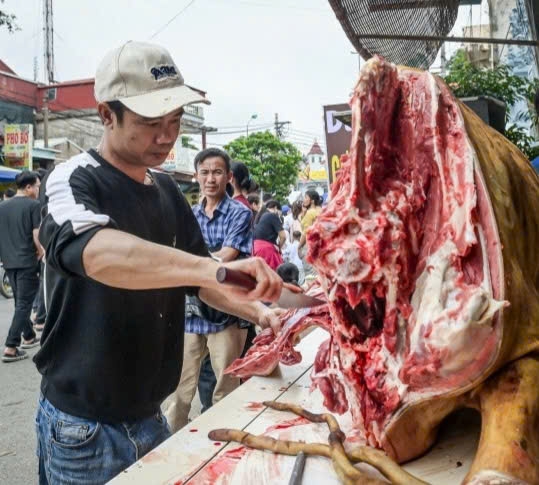 Thịt bò và bê thui mặt hàng không thể thiếu trong phin chợ