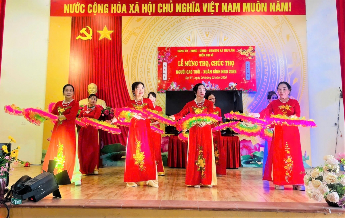 Hội Người cao tuổi xã Thư Lâm chăm lo Tết và mừng thọ hội viên