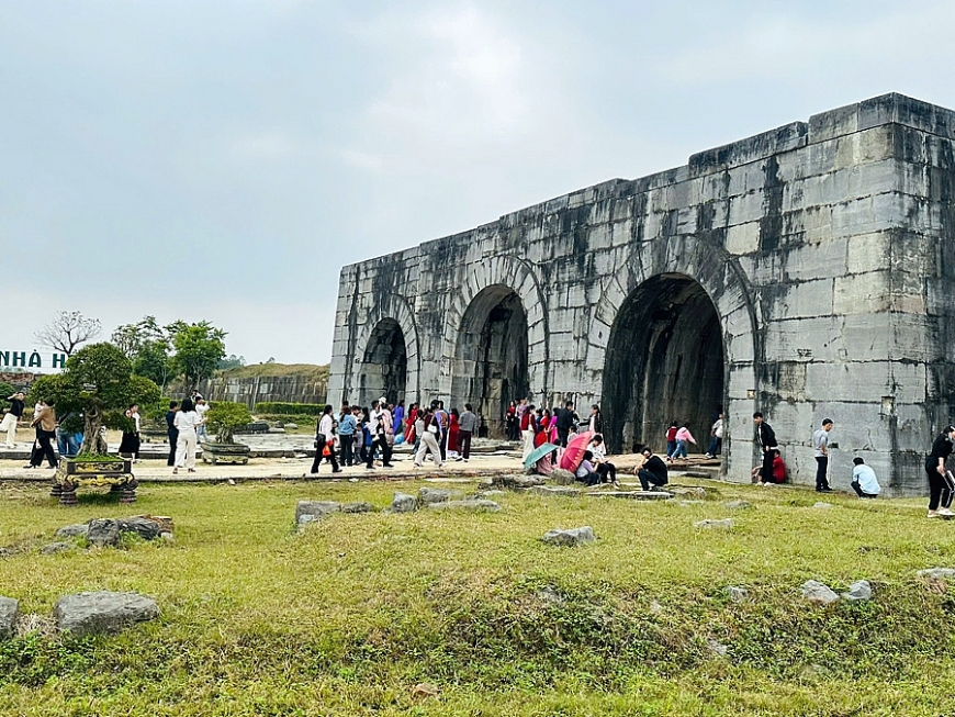 Miễn phí trông giữ phương tiện tại nhiều di tích lớn ở Thanh Hóa