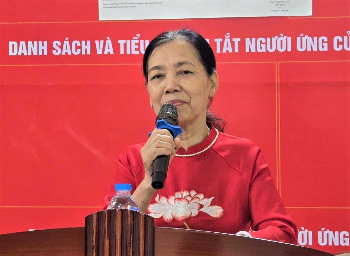 Bà Nguyễn Thị Tuyển đại diện người được mừng thọ phát biểu