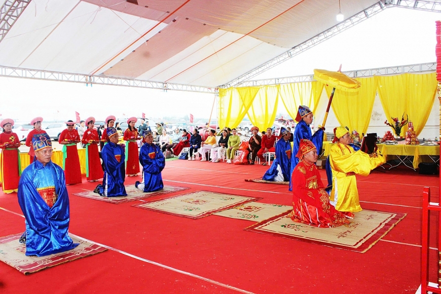 Các cụ cao niên Tế, lễ trong lễ hội Cầu Ngư Hà An.