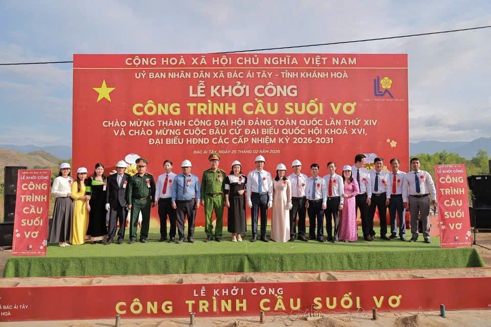 Nghi thức động thổ khởi công cầu Suối Vơ tại thôn Ma Ty, xã Bác Ái Tây.