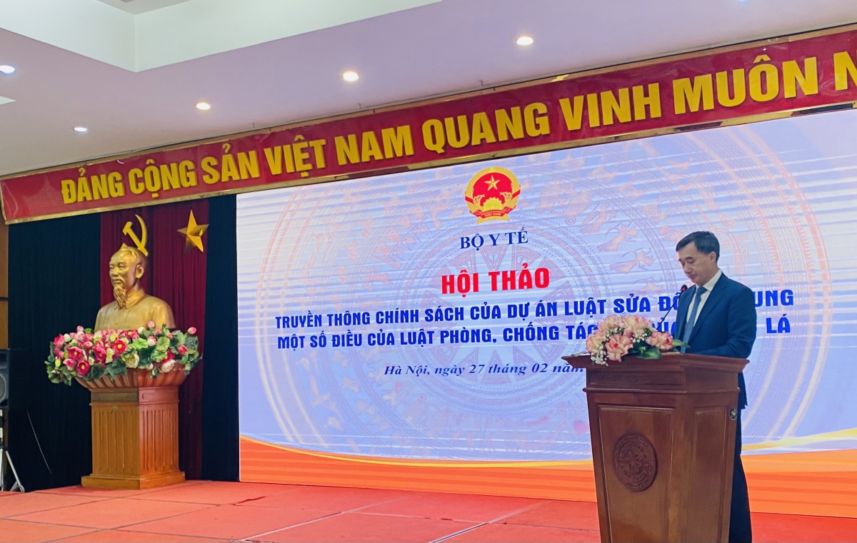 Giáo sư, Tiến sĩ Trần Văn Thuấn, Thứ trưởng Y tế, Chủ tịch Hội đồng Y khoa quốc gia phát biểu tại Hội thảo