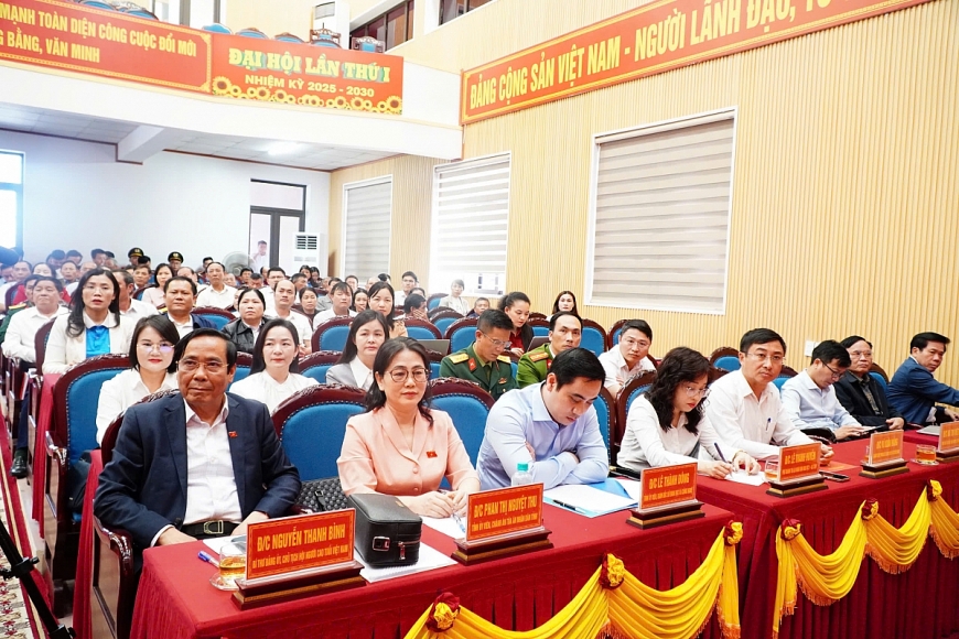 Chủ tịch Hội Người cao tuổi Việt Nam Nguyễn Thanh Bình và các ứng cử viên đại biểu Quốc hội tiếp xúc cử tri tại Hà Tĩnh