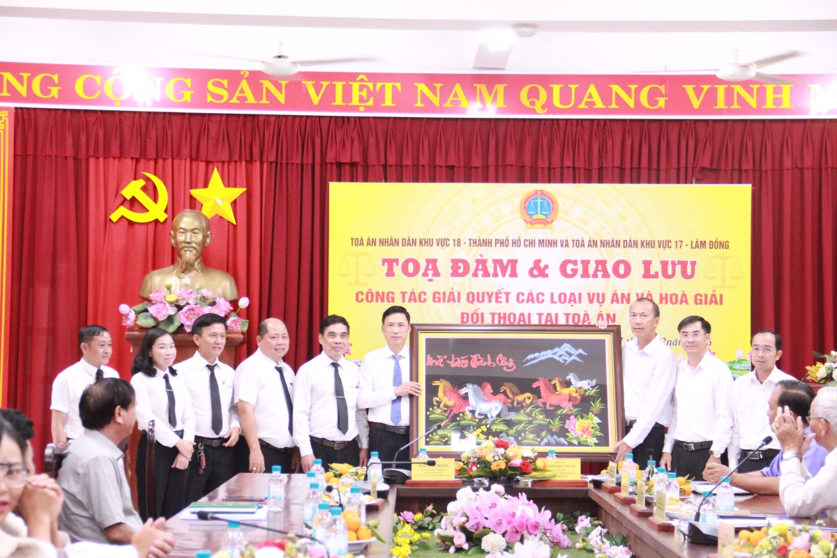 Tăng cường phối hợp, nâng cao chất lượng xét xử và hòa giải