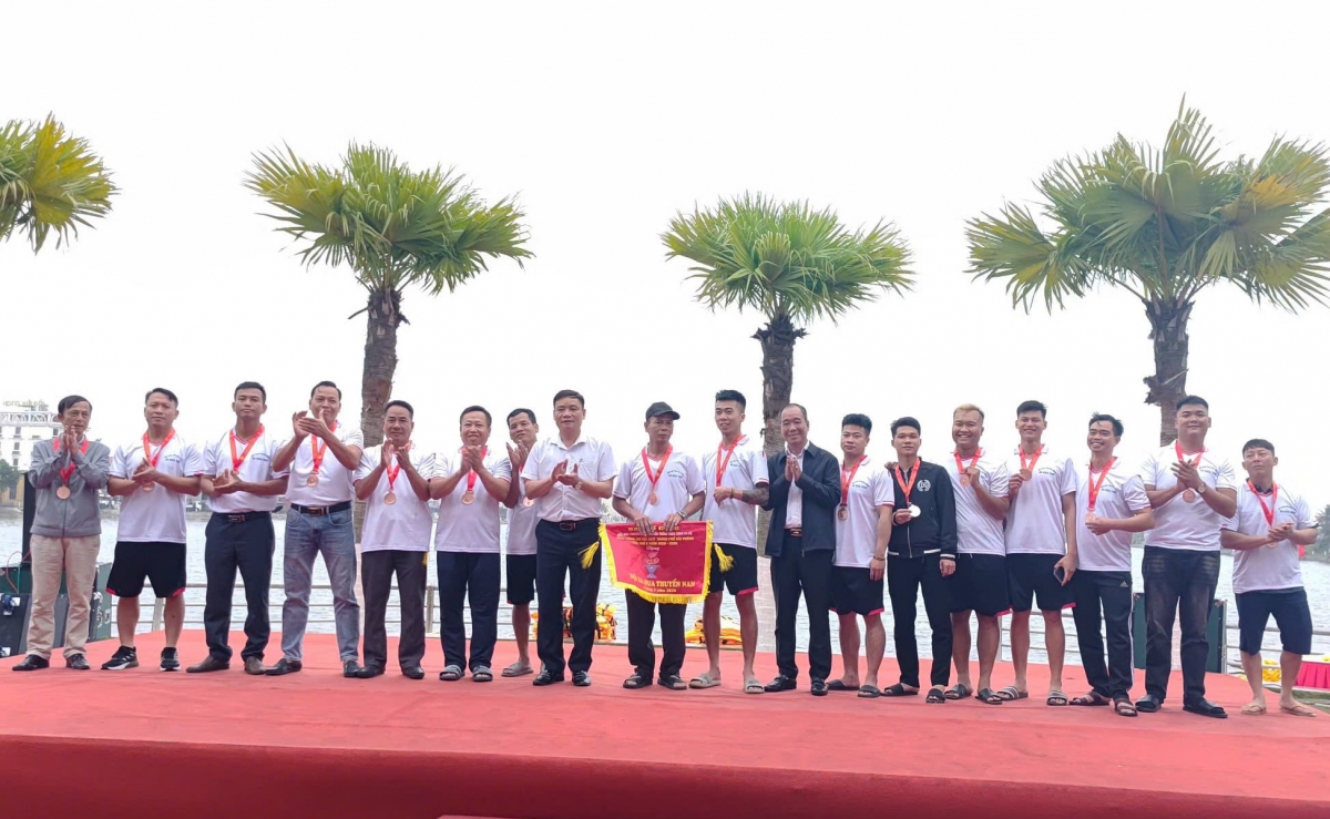 Sôi động Giải Đua thuyền rồng truyền thống trên sông Đa Độ