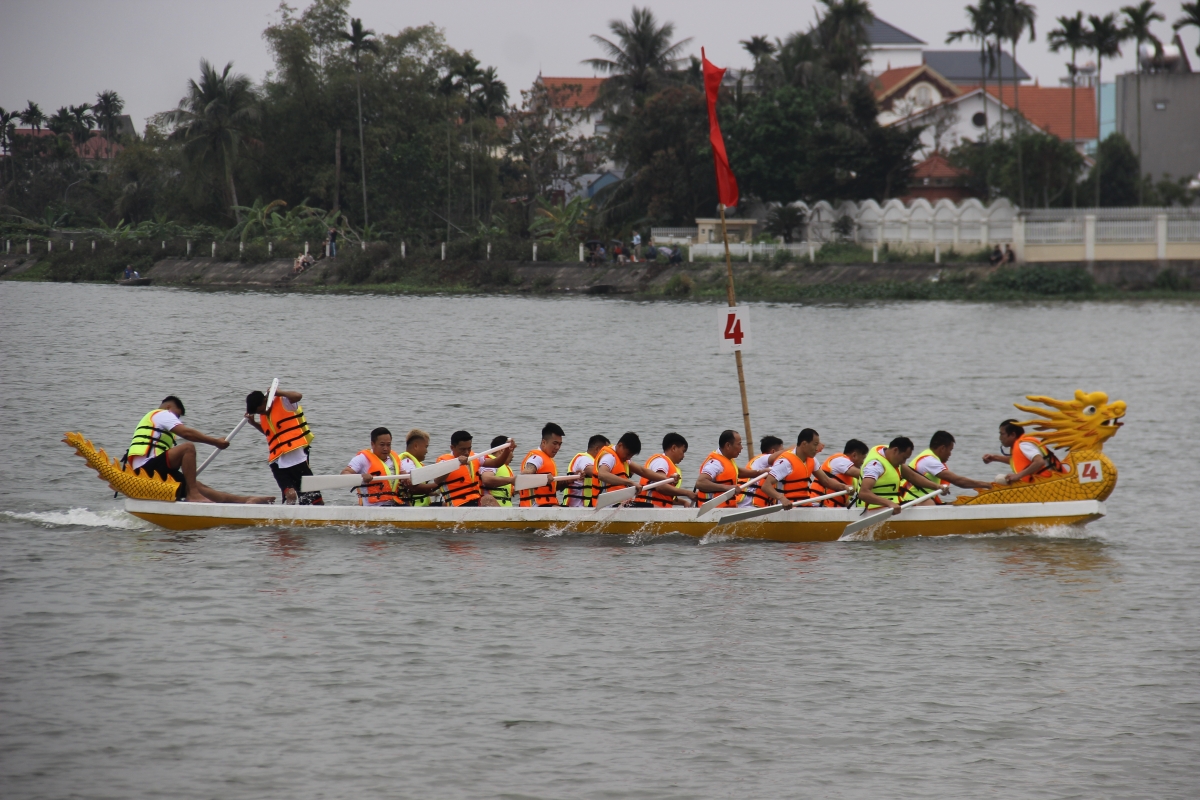 Sôi động Giải Đua thuyền rồng truyền thống trên sông Đa Độ