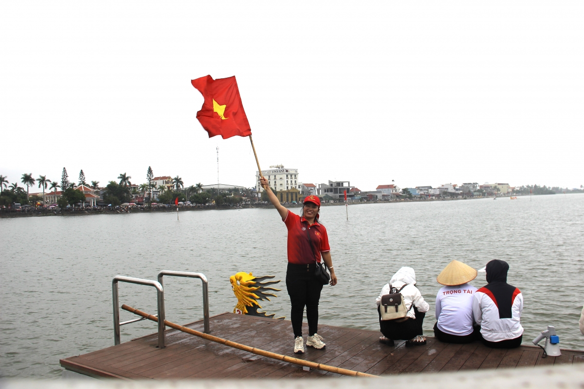 Sôi động Giải Đua thuyền rồng truyền thống trên sông Đa Độ