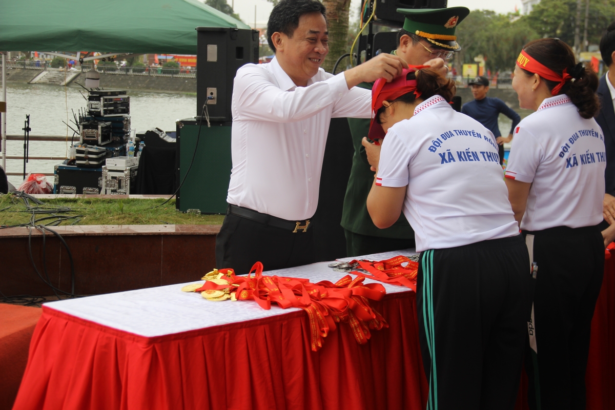 Sôi động Giải Đua thuyền rồng truyền thống trên sông Đa Độ