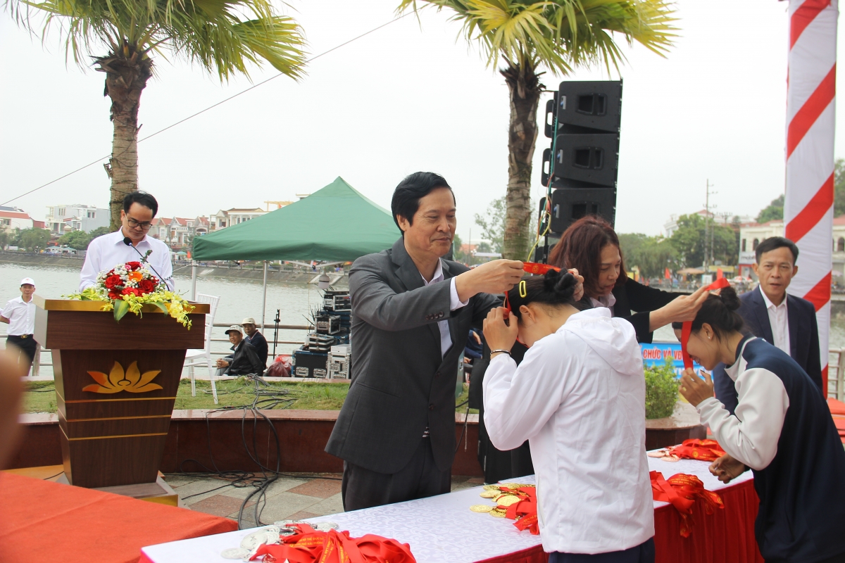 Sôi động Giải Đua thuyền rồng truyền thống trên sông Đa Độ