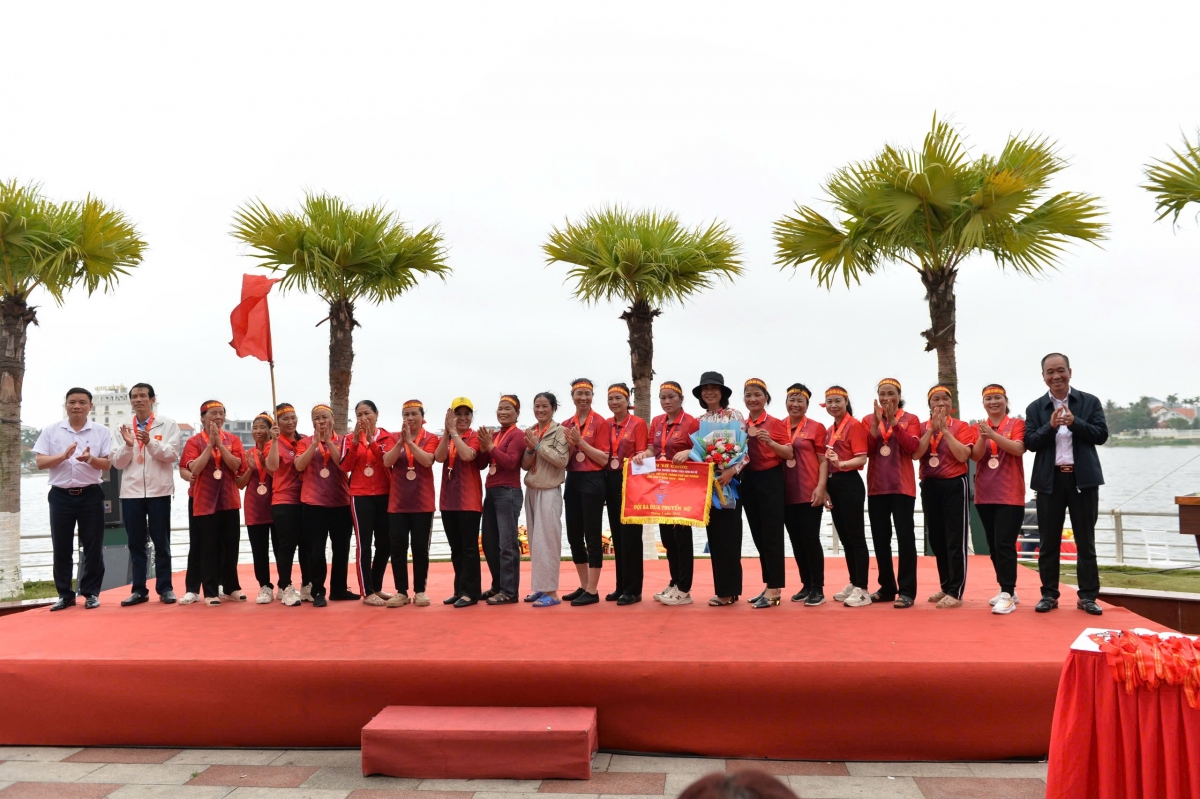 Sôi động Giải Đua thuyền rồng truyền thống trên sông Đa Độ