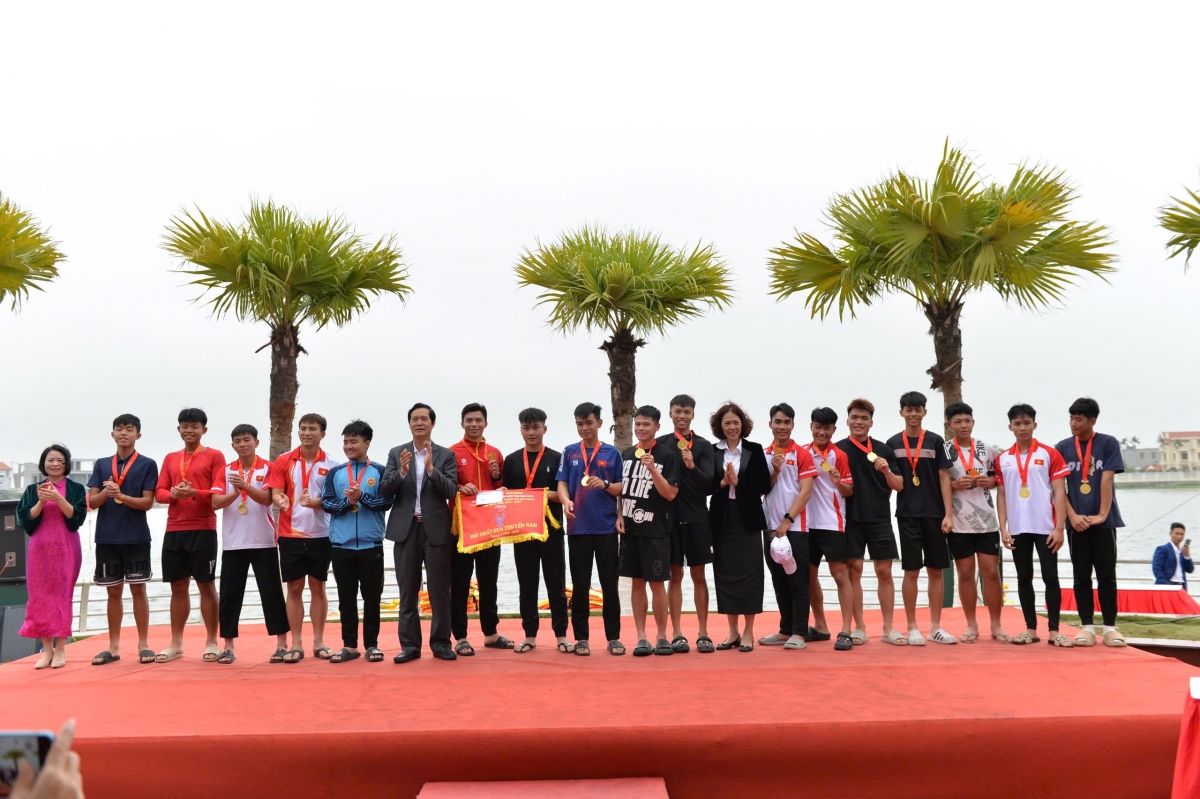 Sôi động Giải Đua thuyền rồng truyền thống trên sông Đa Độ