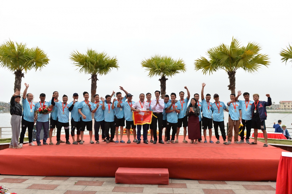 Sôi động Giải Đua thuyền rồng truyền thống trên sông Đa Độ