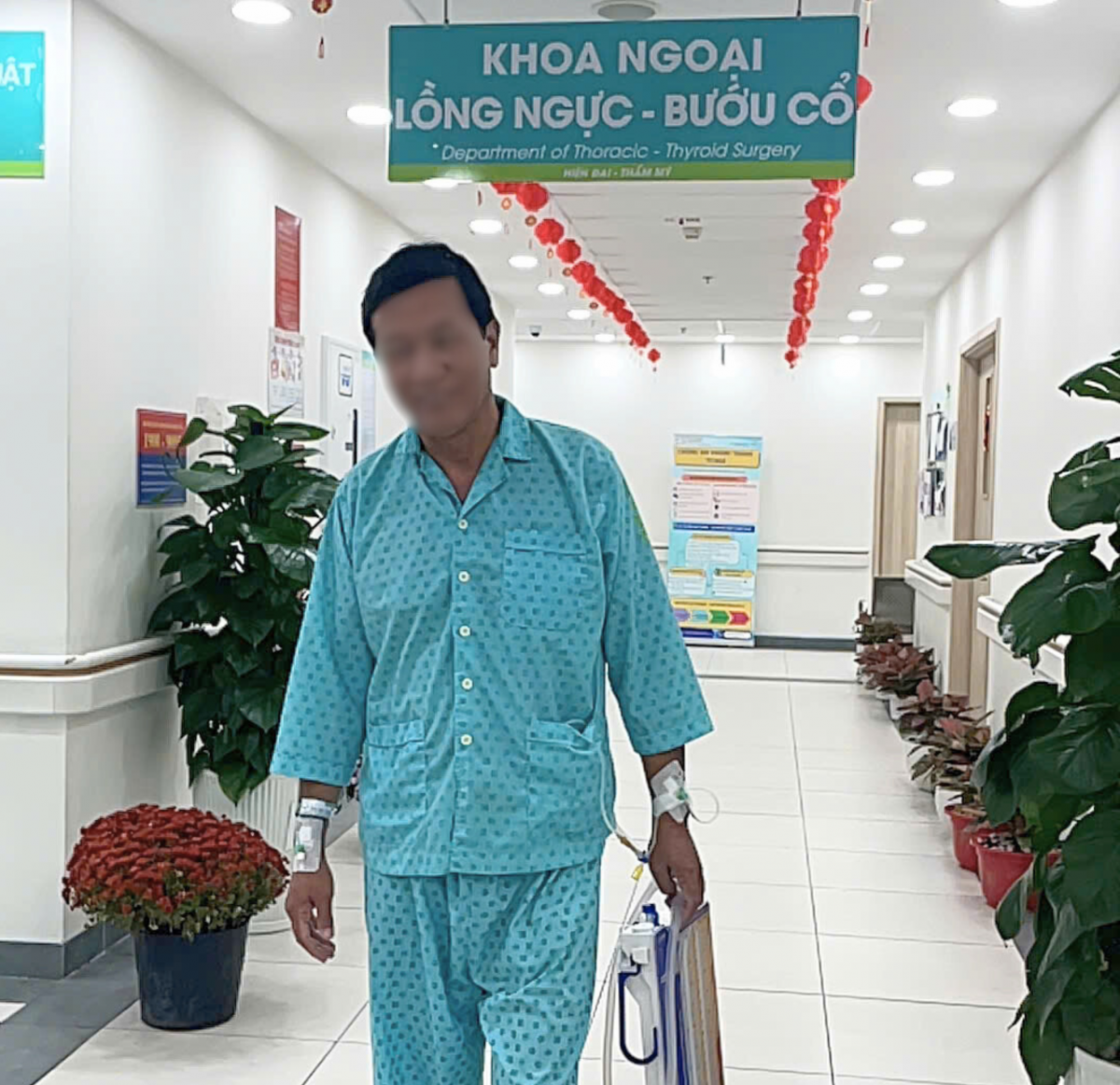 Bệnh viện Bình Dân vừa thực hiện thành công ca phẫu thuật robot cắt thùy dưới phổi trái cho một bệnh nhân mắc phổi biệt lập nội thùy – đánh dấu trường hợp đầu tiên tại Việt Nam điều trị bệnh lý này bằng công nghệ robot