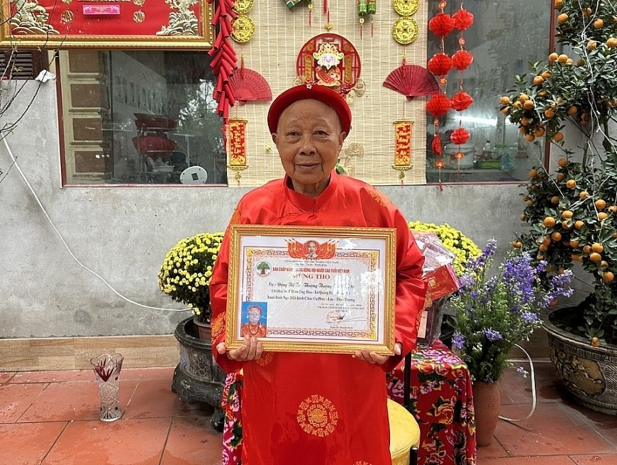 Lễ mừng thọ cho các cụ thôn Ứng Hoà, xã Quảng Bị, TP Hà Nội được tổ chức trong không khí trang trọng