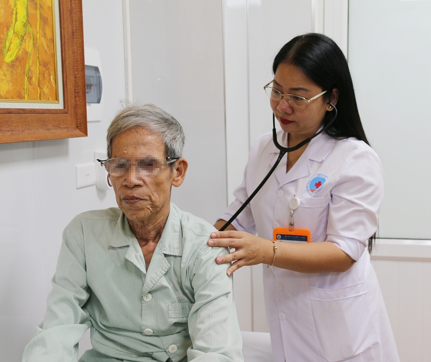 Việc khám sức khỏe định kỳ người cao tuổi được thực hiện ít nhất một lần một năm..