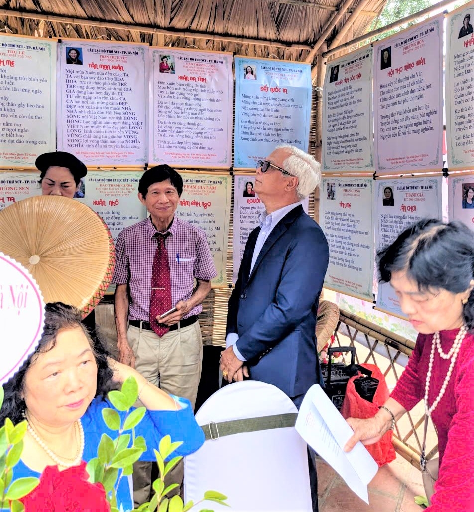 Quán thơ của CLB Thơ NCT TP Hà Nội đoạt giải Nhì nội dung trưng bày