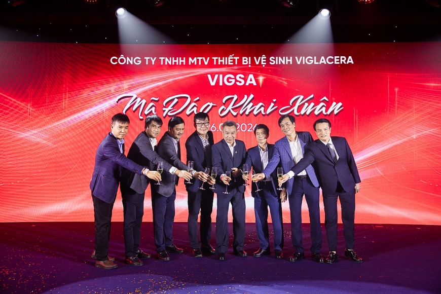Ban lãnh đạo Công ty VIGSA đồng lòng gửi lời chúc mừng năm mới tới toàn thể mạng lưới các nhà phân phối, khẳng định cam kết “Cộng hưởng - Vươn mình”, cùng nhau hợp tác phát triển và thịnh vượng.