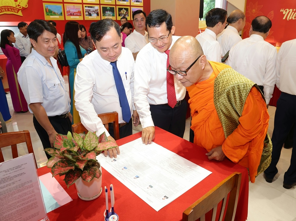 TP. Cần Thơ tổ chức trưng bày chuyên đề “Ý Đảng – Lòng dân” chào đón ngày hội bầu cử