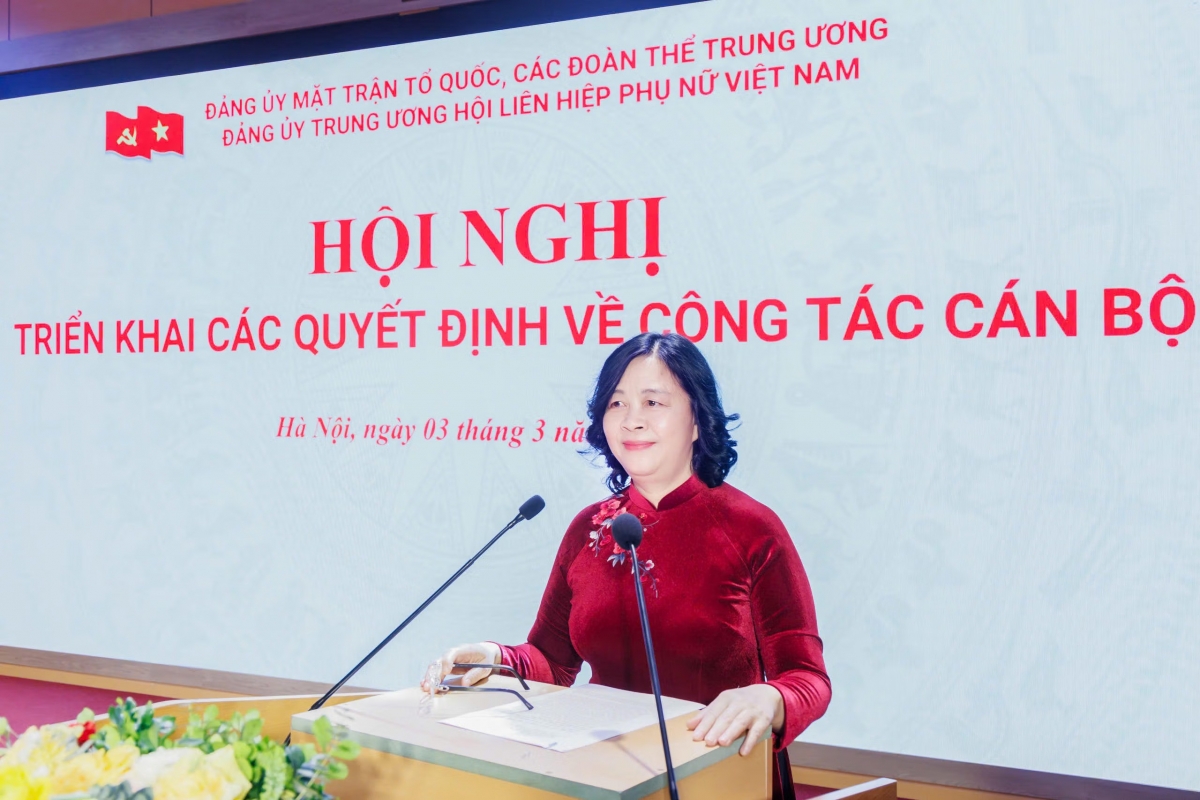 Chủ tịch UBTƯ MTTQ Việt Nam Bùi Thị Minh Hoài phát biểu giao nhiệm vụ