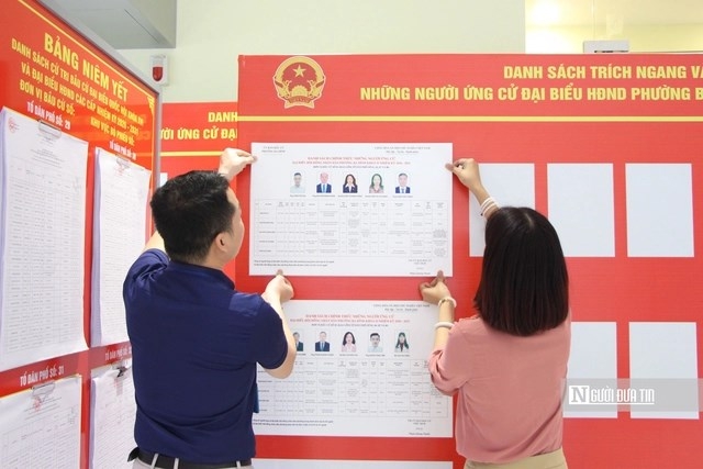 Ngay sau khi có danh sách chính thức, các địa phương đã tiến hành niêm yết công khai danh sách chính thức những người ứng cử đại biểu Quốc hội khóa XVI và đại biểu HĐND các cấp nhiệm kỳ 2026-2031 trên địa bàn (Ảnh: Hữu Thắng)