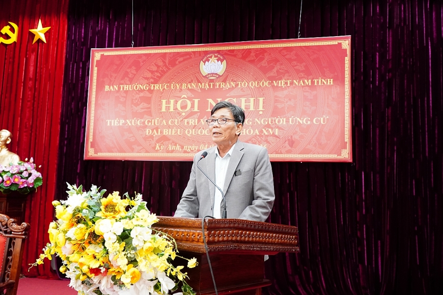 ông Dương Quốc Thạch – Bí thư Chi bộ thôn Hoàng Diệu (xã Kỳ Anh) nêu ý kiến tại buổi tiếp xúc cử tri.