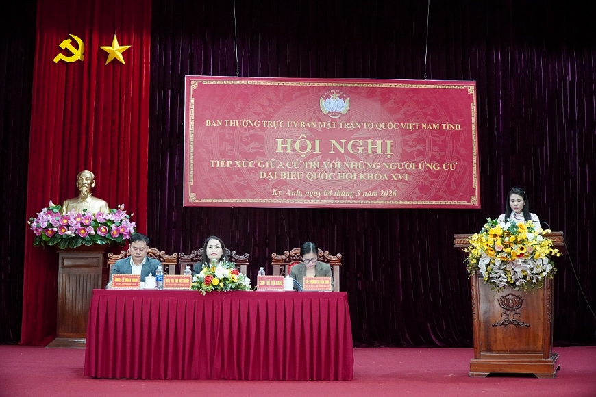 Đoàn Chủ trì Hội nghị.