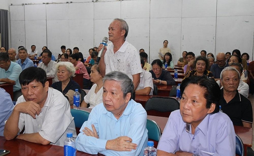 Cử tri bày tỏ sự quan tâm đến các vấn đề thiết thực như cải thiện hạ tầng giao thông, nâng cấp hệ thống thoát nước, bảo vệ môi trường