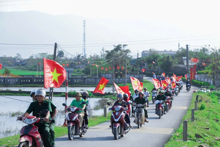 Nhờ cách làm này, nhiều người dân dù bận rộn với công việc thường ngày vẫn kịp thời nắm bắt các thông tin cần thiết.
